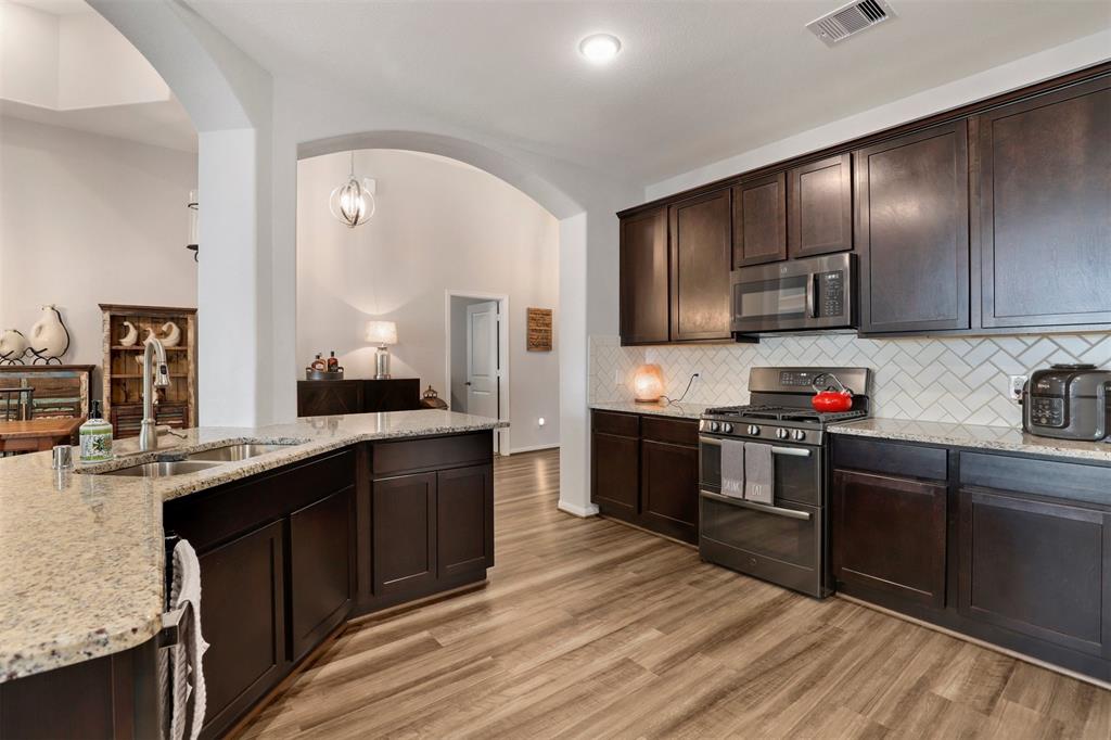 12713 1 Beacon Cove Drive, Texas City, Texas 77568, 4 Bedrooms Bedrooms, 7 Rooms Rooms,2 BathroomsBathrooms,Single-family,For Sale,Beacon Cove,81923567