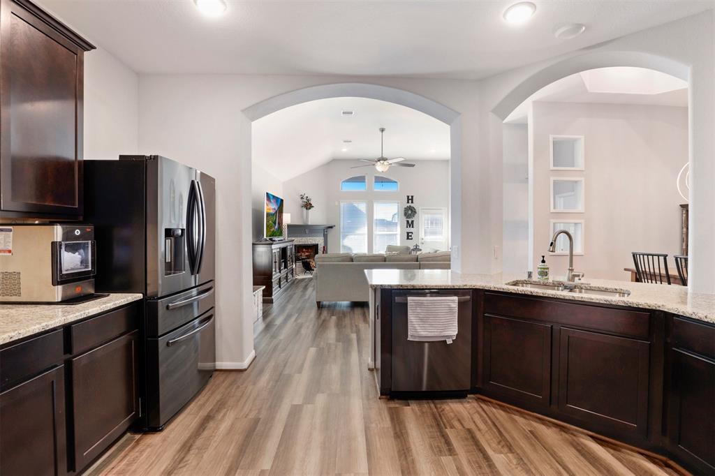 12713 1 Beacon Cove Drive, Texas City, Texas 77568, 4 Bedrooms Bedrooms, 7 Rooms Rooms,2 BathroomsBathrooms,Single-family,For Sale,Beacon Cove,81923567