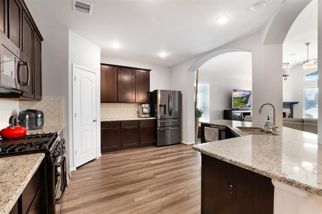 12713 1 Beacon Cove Drive, Texas City, Texas 77568, 4 Bedrooms Bedrooms, 7 Rooms Rooms,2 BathroomsBathrooms,Single-family,For Sale,Beacon Cove,81923567