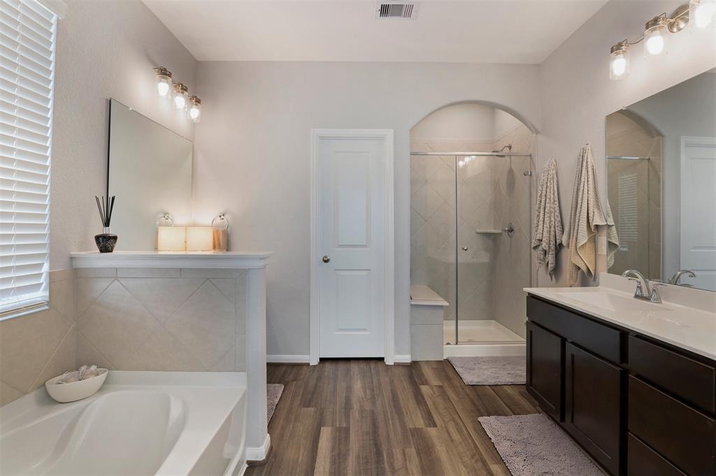 12713 1 Beacon Cove Drive, Texas City, Texas 77568, 4 Bedrooms Bedrooms, 7 Rooms Rooms,2 BathroomsBathrooms,Single-family,For Sale,Beacon Cove,81923567