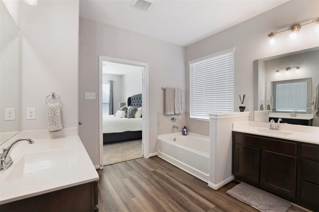 12713 1 Beacon Cove Drive, Texas City, Texas 77568, 4 Bedrooms Bedrooms, 7 Rooms Rooms,2 BathroomsBathrooms,Single-family,For Sale,Beacon Cove,81923567