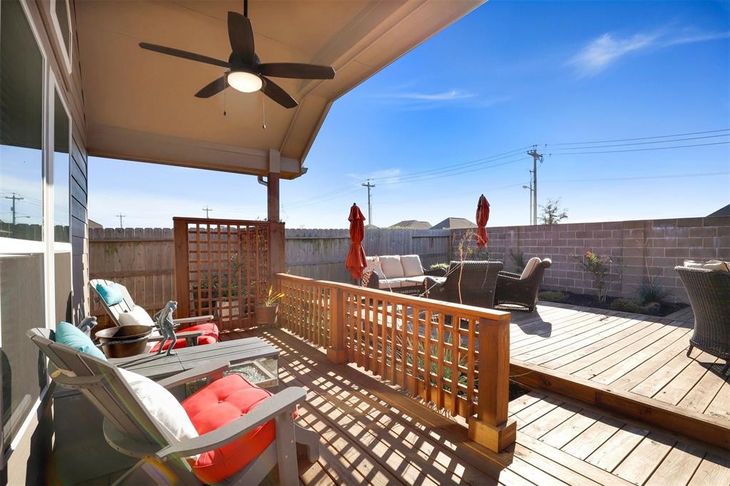 12713 1 Beacon Cove Drive, Texas City, Texas 77568, 4 Bedrooms Bedrooms, 7 Rooms Rooms,2 BathroomsBathrooms,Single-family,For Sale,Beacon Cove,81923567