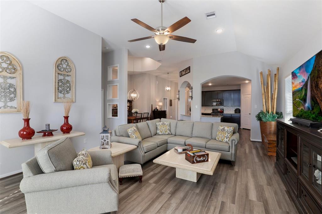 12713 1 Beacon Cove Drive, Texas City, Texas 77568, 4 Bedrooms Bedrooms, 7 Rooms Rooms,2 BathroomsBathrooms,Single-family,For Sale,Beacon Cove,81923567