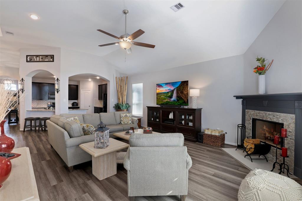 12713 1 Beacon Cove Drive, Texas City, Texas 77568, 4 Bedrooms Bedrooms, 7 Rooms Rooms,2 BathroomsBathrooms,Single-family,For Sale,Beacon Cove,81923567