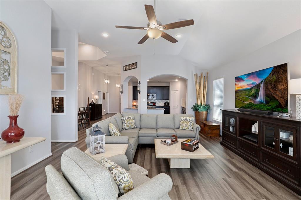 12713 1 Beacon Cove Drive, Texas City, Texas 77568, 4 Bedrooms Bedrooms, 7 Rooms Rooms,2 BathroomsBathrooms,Single-family,For Sale,Beacon Cove,81923567
