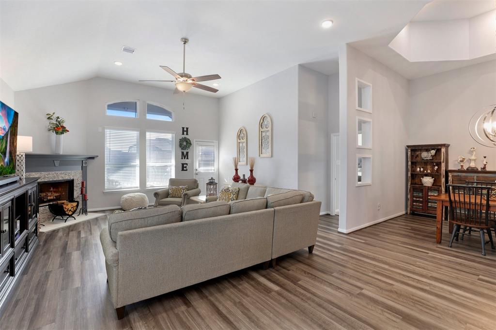 12713 1 Beacon Cove Drive, Texas City, Texas 77568, 4 Bedrooms Bedrooms, 7 Rooms Rooms,2 BathroomsBathrooms,Single-family,For Sale,Beacon Cove,81923567