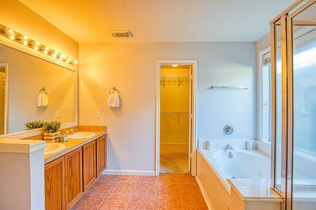 18222 2 Post Oak View Court, Humble, Texas 77346, 4 Bedrooms Bedrooms, 12 Rooms Rooms,2 BathroomsBathrooms,Single-family,For Sale,Post Oak View,89819445
