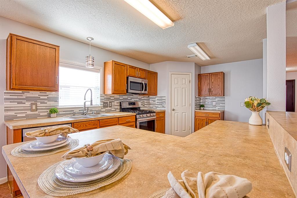 18222 2 Post Oak View Court, Humble, Texas 77346, 4 Bedrooms Bedrooms, 12 Rooms Rooms,2 BathroomsBathrooms,Single-family,For Sale,Post Oak View,89819445