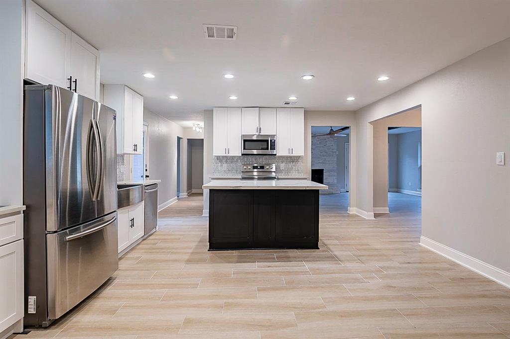 610 2 Walnut Bend Lane, Houston, Texas 77042, 4 Bedrooms Bedrooms, 4 Rooms Rooms,2 BathroomsBathrooms,Single-family,For Sale,Walnut Bend,78691608