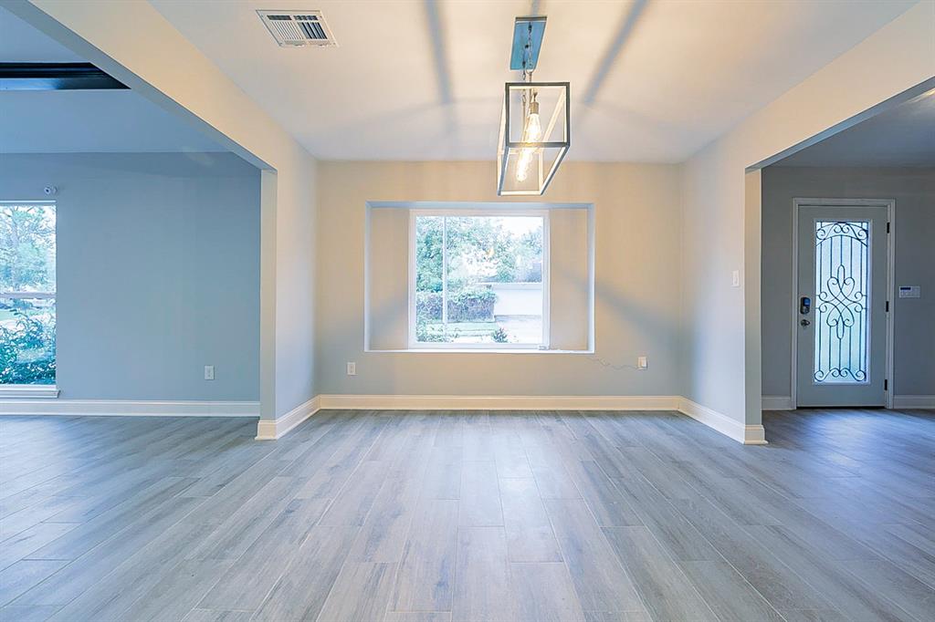 610 2 Walnut Bend Lane, Houston, Texas 77042, 4 Bedrooms Bedrooms, 4 Rooms Rooms,2 BathroomsBathrooms,Single-family,For Sale,Walnut Bend,78691608