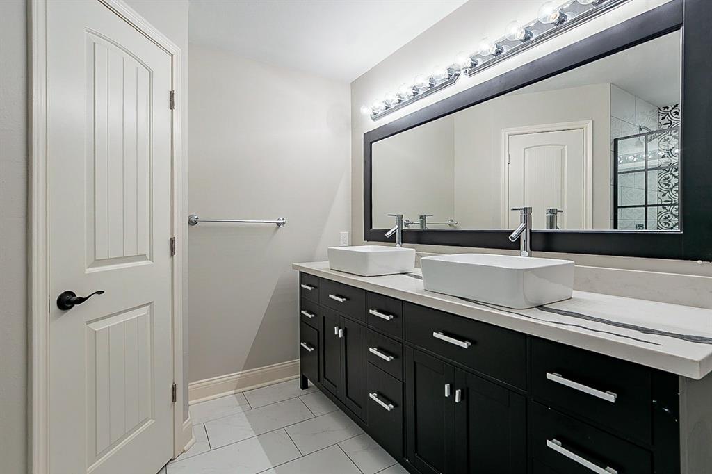 610 2 Walnut Bend Lane, Houston, Texas 77042, 4 Bedrooms Bedrooms, 4 Rooms Rooms,2 BathroomsBathrooms,Single-family,For Sale,Walnut Bend,78691608