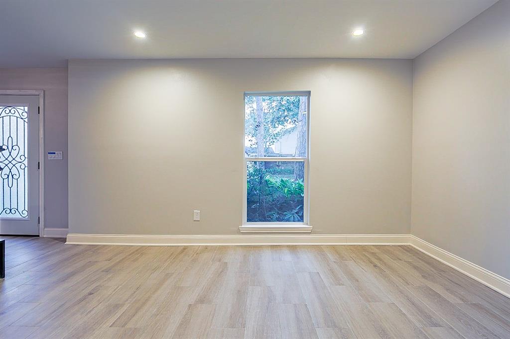 610 2 Walnut Bend Lane, Houston, Texas 77042, 4 Bedrooms Bedrooms, 4 Rooms Rooms,2 BathroomsBathrooms,Single-family,For Sale,Walnut Bend,78691608