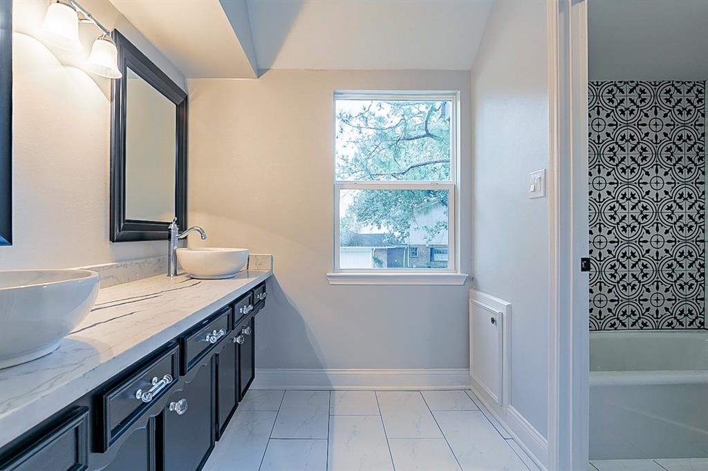 610 2 Walnut Bend Lane, Houston, Texas 77042, 4 Bedrooms Bedrooms, 4 Rooms Rooms,2 BathroomsBathrooms,Single-family,For Sale,Walnut Bend,78691608
