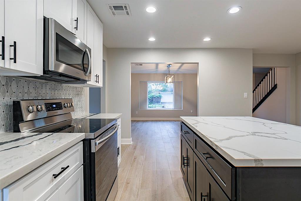 610 2 Walnut Bend Lane, Houston, Texas 77042, 4 Bedrooms Bedrooms, 4 Rooms Rooms,2 BathroomsBathrooms,Single-family,For Sale,Walnut Bend,78691608