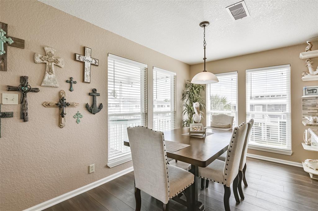 3811 1 Nueces Drive, Galveston, Texas 77554, 3 Bedrooms Bedrooms, 9 Rooms Rooms,2 BathroomsBathrooms,Single-family,For Sale,Nueces,77121327