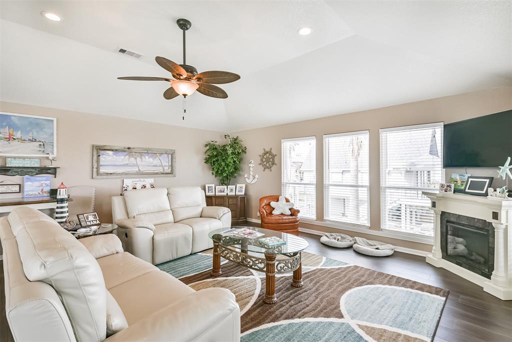 3811 1 Nueces Drive, Galveston, Texas 77554, 3 Bedrooms Bedrooms, 9 Rooms Rooms,2 BathroomsBathrooms,Single-family,For Sale,Nueces,77121327