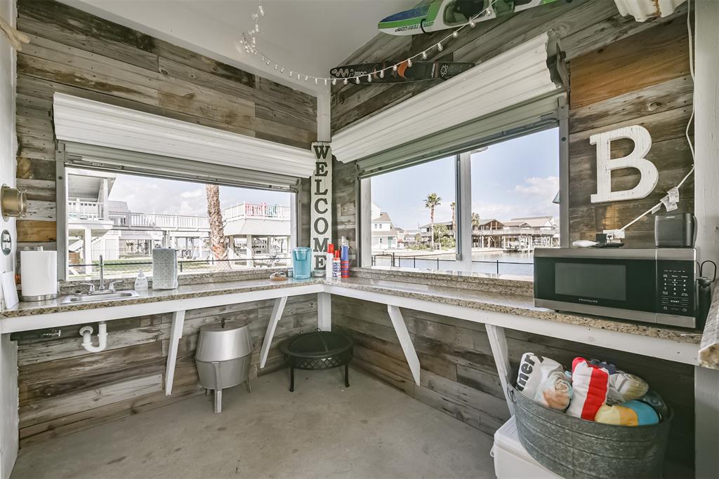 3811 1 Nueces Drive, Galveston, Texas 77554, 3 Bedrooms Bedrooms, 9 Rooms Rooms,2 BathroomsBathrooms,Single-family,For Sale,Nueces,77121327