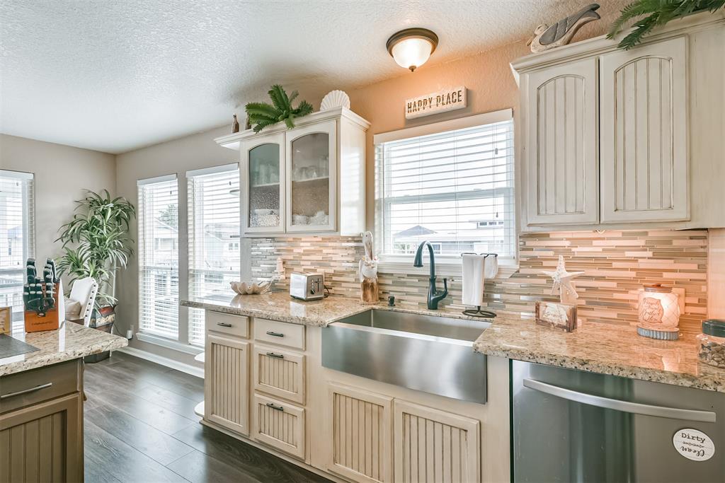 3811 1 Nueces Drive, Galveston, Texas 77554, 3 Bedrooms Bedrooms, 9 Rooms Rooms,2 BathroomsBathrooms,Single-family,For Sale,Nueces,77121327