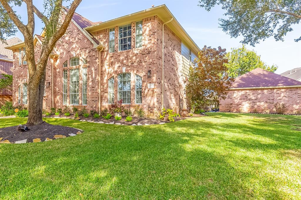 39 2 Oakmere Place, Sugar Land, Texas 77479, 5 Bedrooms Bedrooms, 8 Rooms Rooms,3 BathroomsBathrooms,Single-family,For Sale,Oakmere,27050464