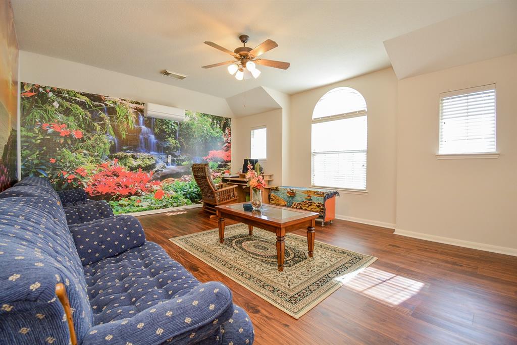 15119 2 Fragrant Pine Lane, Houston, Texas 77049, 4 Bedrooms Bedrooms, 10 Rooms Rooms,2 BathroomsBathrooms,Single-family,For Sale,Fragrant Pine,67521242