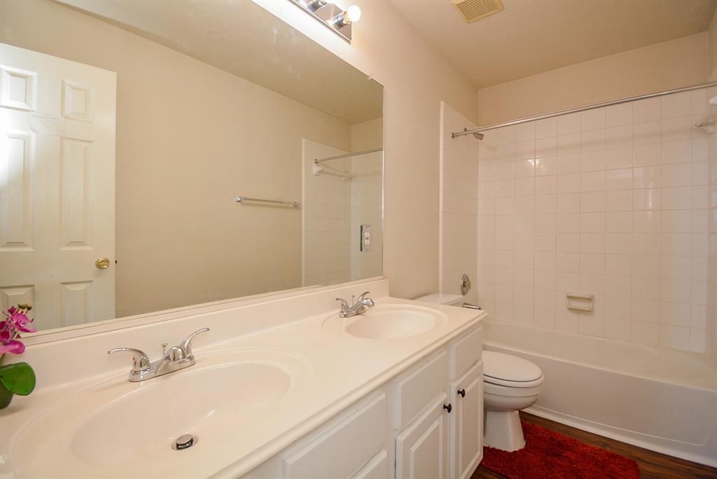 15119 2 Fragrant Pine Lane, Houston, Texas 77049, 4 Bedrooms Bedrooms, 10 Rooms Rooms,2 BathroomsBathrooms,Single-family,For Sale,Fragrant Pine,67521242