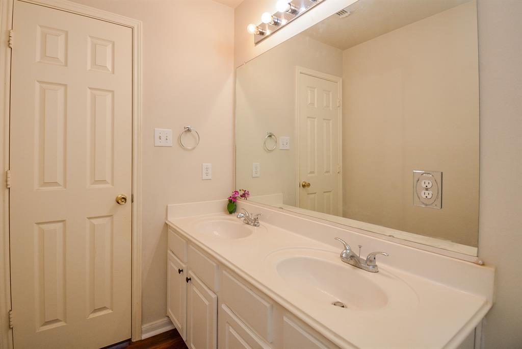 15119 2 Fragrant Pine Lane, Houston, Texas 77049, 4 Bedrooms Bedrooms, 10 Rooms Rooms,2 BathroomsBathrooms,Single-family,For Sale,Fragrant Pine,67521242