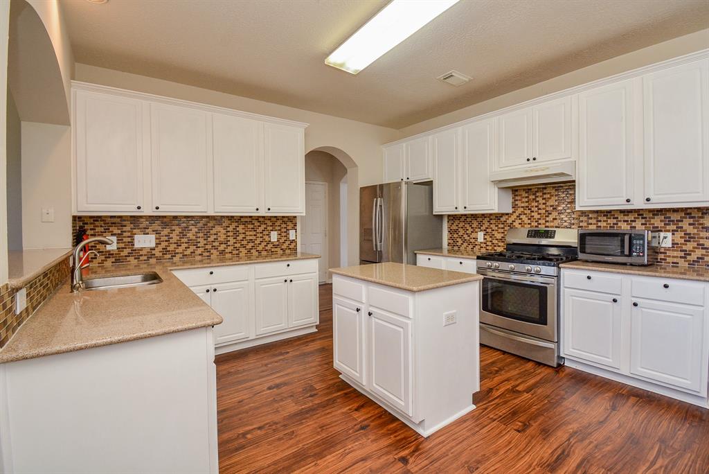 15119 2 Fragrant Pine Lane, Houston, Texas 77049, 4 Bedrooms Bedrooms, 10 Rooms Rooms,2 BathroomsBathrooms,Single-family,For Sale,Fragrant Pine,67521242