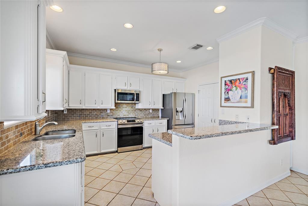 410 1 Westerly Drive, Tiki Island, Texas 77554, 3 Bedrooms Bedrooms, 6 Rooms Rooms,2 BathroomsBathrooms,Single-family,For Sale,Westerly,73393124
