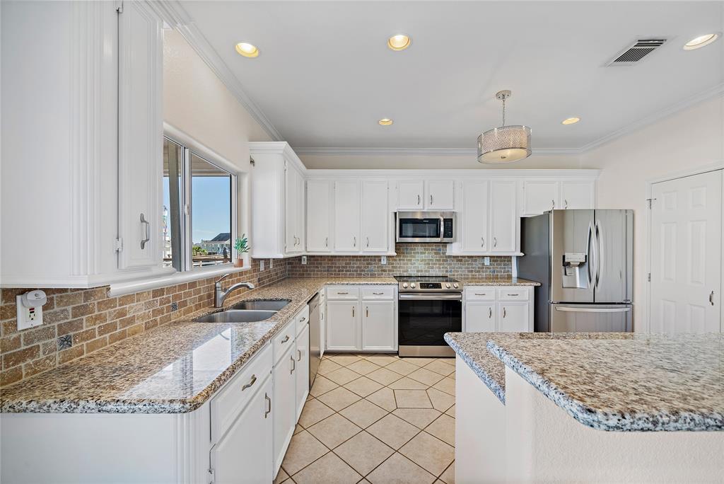 410 1 Westerly Drive, Tiki Island, Texas 77554, 3 Bedrooms Bedrooms, 6 Rooms Rooms,2 BathroomsBathrooms,Single-family,For Sale,Westerly,73393124