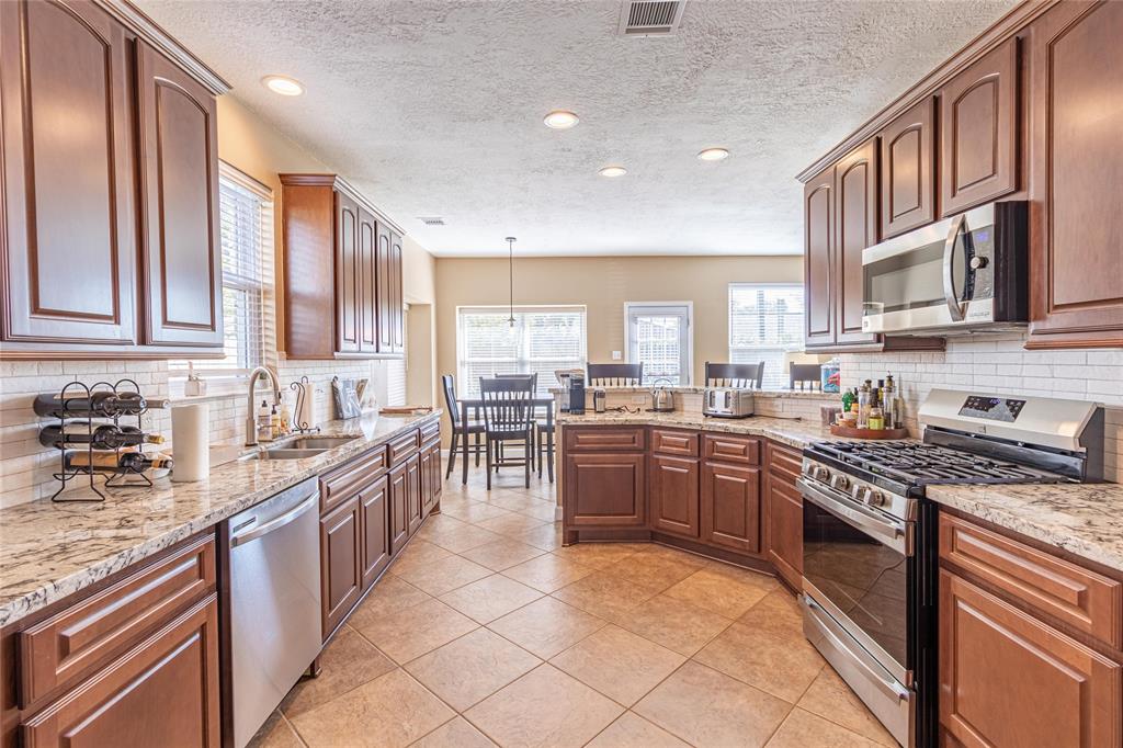 4515 2 Sugar Bars Drive, Friendswood, Texas 77546, 4 Bedrooms Bedrooms, 8 Rooms Rooms,2 BathroomsBathrooms,Single-family,For Sale,Sugar Bars,49520929