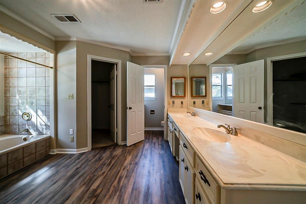 13318 2 Holston Hills Drive, Houston, Texas 77069, 3 Bedrooms Bedrooms, 3 Rooms Rooms,2 BathroomsBathrooms,Single-family,For Sale,Holston Hills,61083394