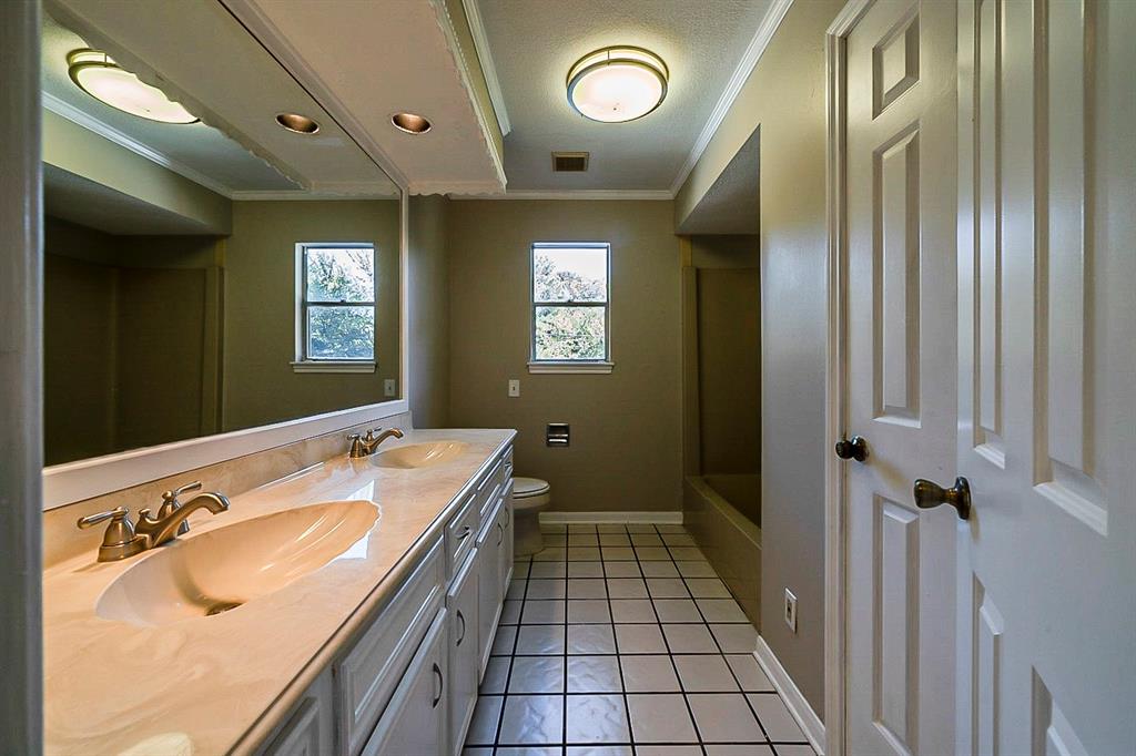 13318 2 Holston Hills Drive, Houston, Texas 77069, 3 Bedrooms Bedrooms, 3 Rooms Rooms,2 BathroomsBathrooms,Single-family,For Sale,Holston Hills,61083394