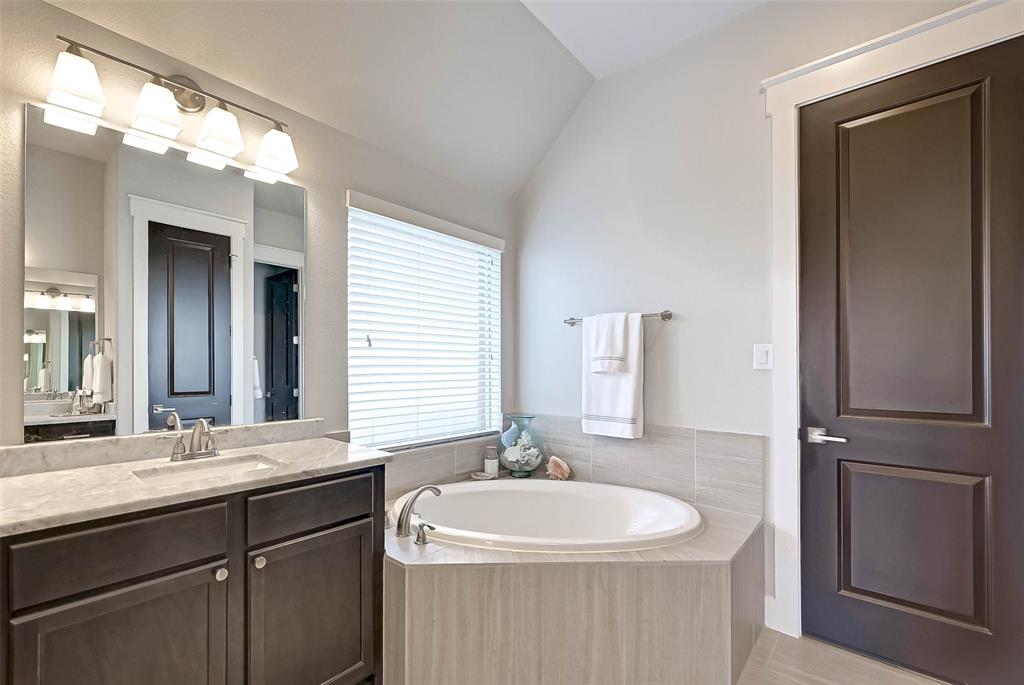 110 1 Verismo Court, Montgomery, Texas 77316, 4 Bedrooms Bedrooms, 9 Rooms Rooms,3 BathroomsBathrooms,Single-family,For Sale,Verismo,79784017