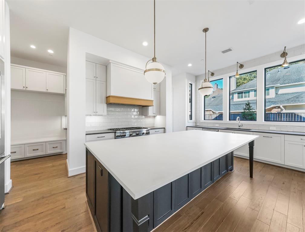 7906 2 Villa Court, Hilshire Village, Texas 77055, 4 Bedrooms Bedrooms, 12 Rooms Rooms,4 BathroomsBathrooms,Single-family,For Sale,Villa,89477757