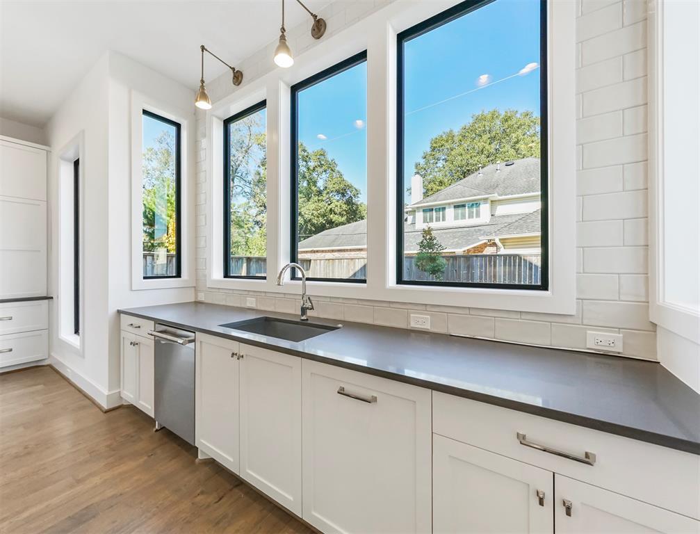7906 2 Villa Court, Hilshire Village, Texas 77055, 4 Bedrooms Bedrooms, 12 Rooms Rooms,4 BathroomsBathrooms,Single-family,For Sale,Villa,89477757