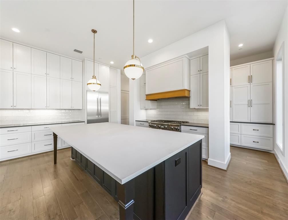 7906 2 Villa Court, Hilshire Village, Texas 77055, 4 Bedrooms Bedrooms, 12 Rooms Rooms,4 BathroomsBathrooms,Single-family,For Sale,Villa,89477757