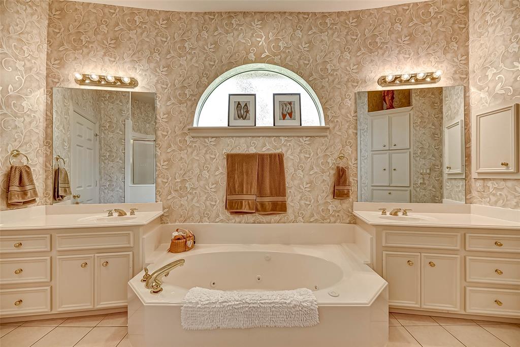 13603 2 Tracewood Bend, Houston, Texas 77077, 3 Bedrooms Bedrooms, 9 Rooms Rooms,2 BathroomsBathrooms,Single-family,For Sale,Tracewood,89901317