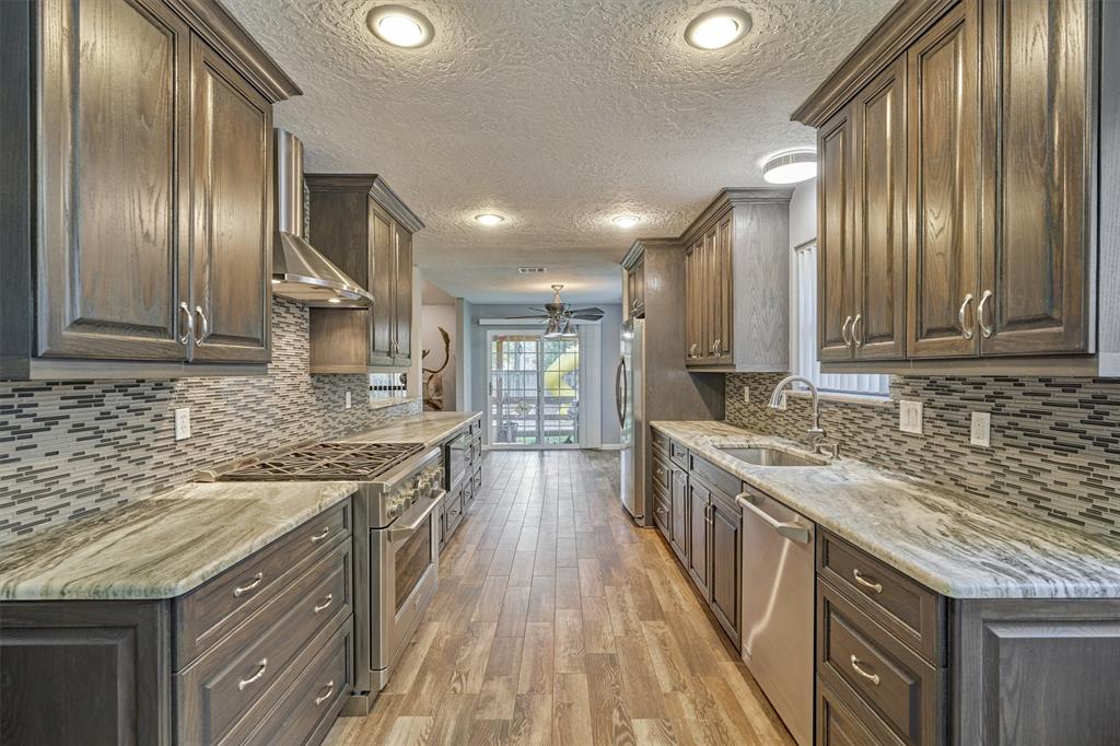 2408 1 Ripplewood Drive, Conroe, Texas 77384, 3 Bedrooms Bedrooms, 8 Rooms Rooms,2 BathroomsBathrooms,Single-family,For Sale,Ripplewood,87169308