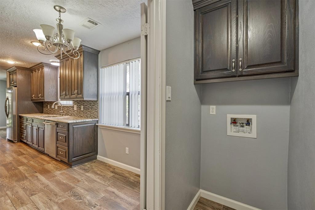 2408 1 Ripplewood Drive, Conroe, Texas 77384, 3 Bedrooms Bedrooms, 8 Rooms Rooms,2 BathroomsBathrooms,Single-family,For Sale,Ripplewood,87169308
