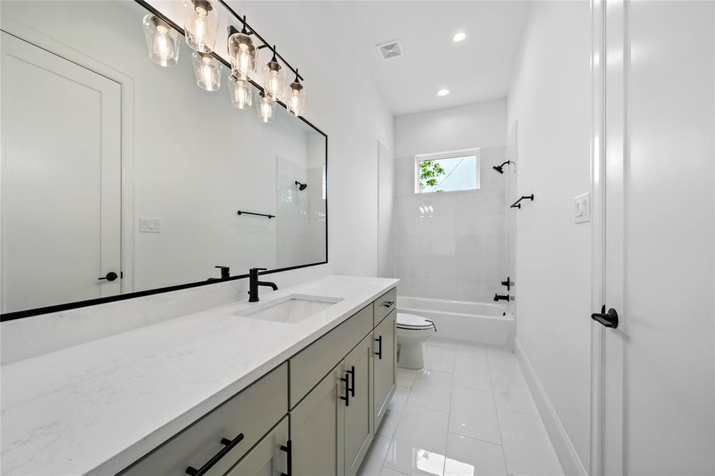 2408 3 Driscoll Street, Houston, Texas 77019, 4 Bedrooms Bedrooms, 8 Rooms Rooms,3 BathroomsBathrooms,Single-family,For Sale,Driscoll,67499923