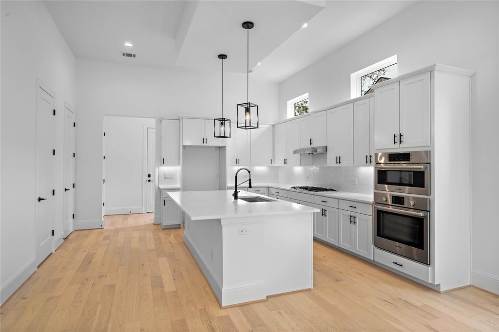 2408 3 Driscoll Street, Houston, Texas 77019, 4 Bedrooms Bedrooms, 8 Rooms Rooms,3 BathroomsBathrooms,Single-family,For Sale,Driscoll,67499923