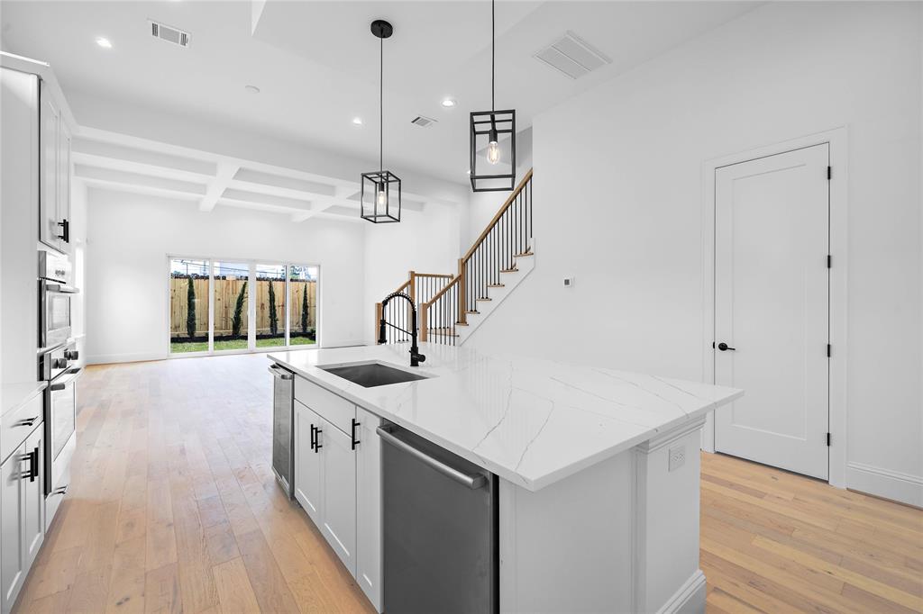 2408 3 Driscoll Street, Houston, Texas 77019, 4 Bedrooms Bedrooms, 8 Rooms Rooms,3 BathroomsBathrooms,Single-family,For Sale,Driscoll,67499923