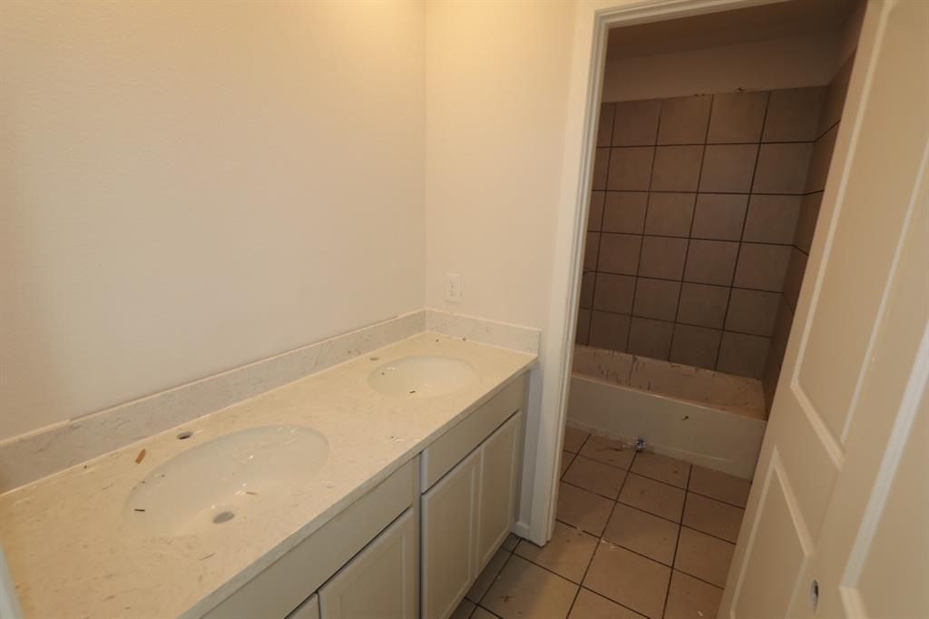 7807 2 Wyndham Harbor Court, Richmond, Texas 77407, 5 Bedrooms Bedrooms, 11 Rooms Rooms,4 BathroomsBathrooms,Single-family,For Sale,Wyndham Harbor,78766743