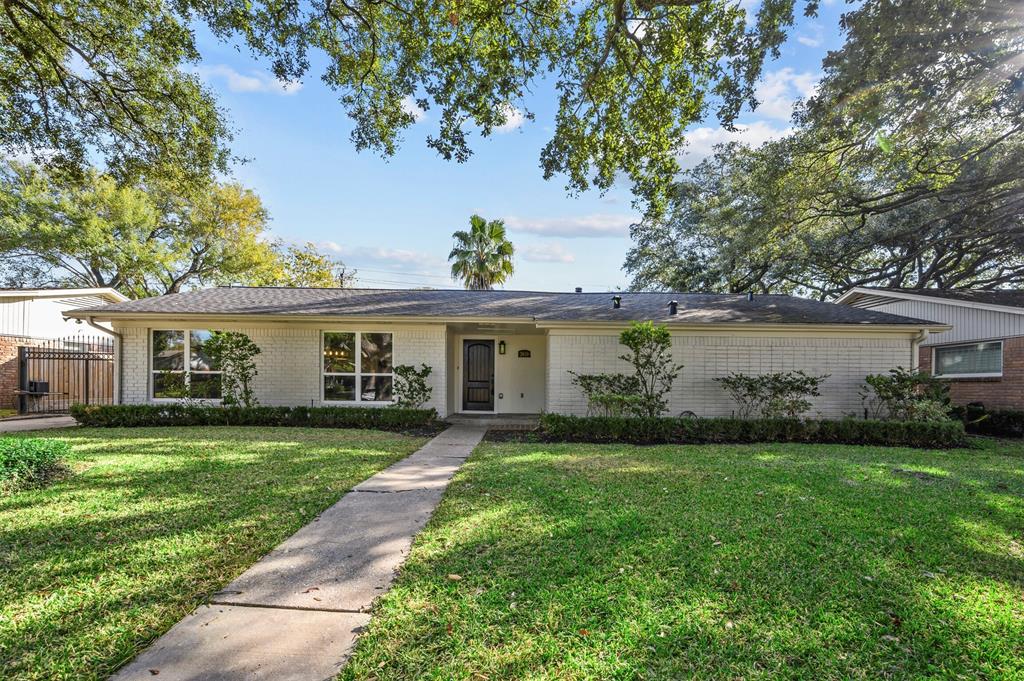 2619 1 Stoney Brook Drive, Houston, Texas 77063, 3 Bedrooms Bedrooms, 6 Rooms Rooms,2 BathroomsBathrooms,Single-family,For Sale,Stoney Brook,41741682