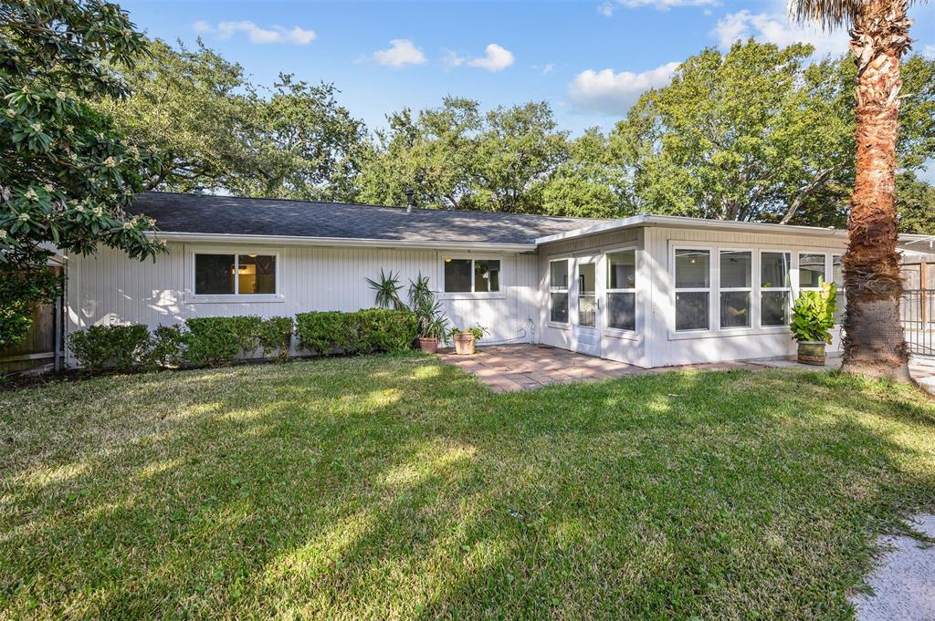 2619 1 Stoney Brook Drive, Houston, Texas 77063, 3 Bedrooms Bedrooms, 6 Rooms Rooms,2 BathroomsBathrooms,Single-family,For Sale,Stoney Brook,41741682