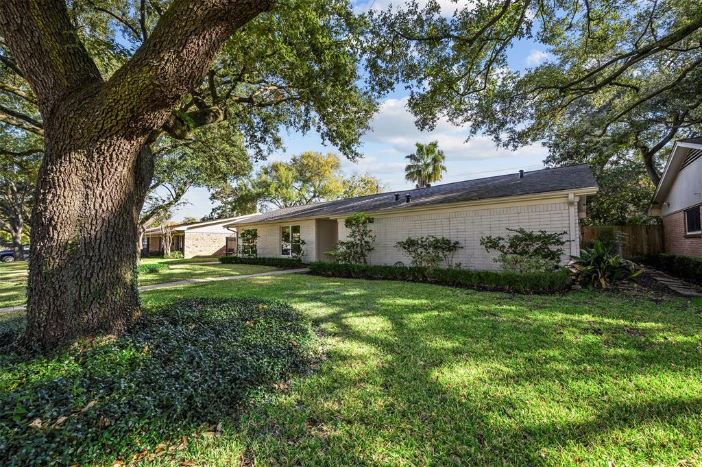 2619 1 Stoney Brook Drive, Houston, Texas 77063, 3 Bedrooms Bedrooms, 6 Rooms Rooms,2 BathroomsBathrooms,Single-family,For Sale,Stoney Brook,41741682