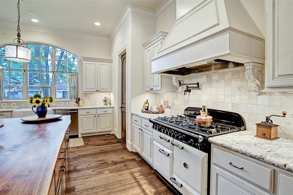 8406 2 Raylin Drive, Spring Valley Village, Texas 77055, 4 Bedrooms Bedrooms, 9 Rooms Rooms,3 BathroomsBathrooms,Single-family,For Sale,Raylin,72648337