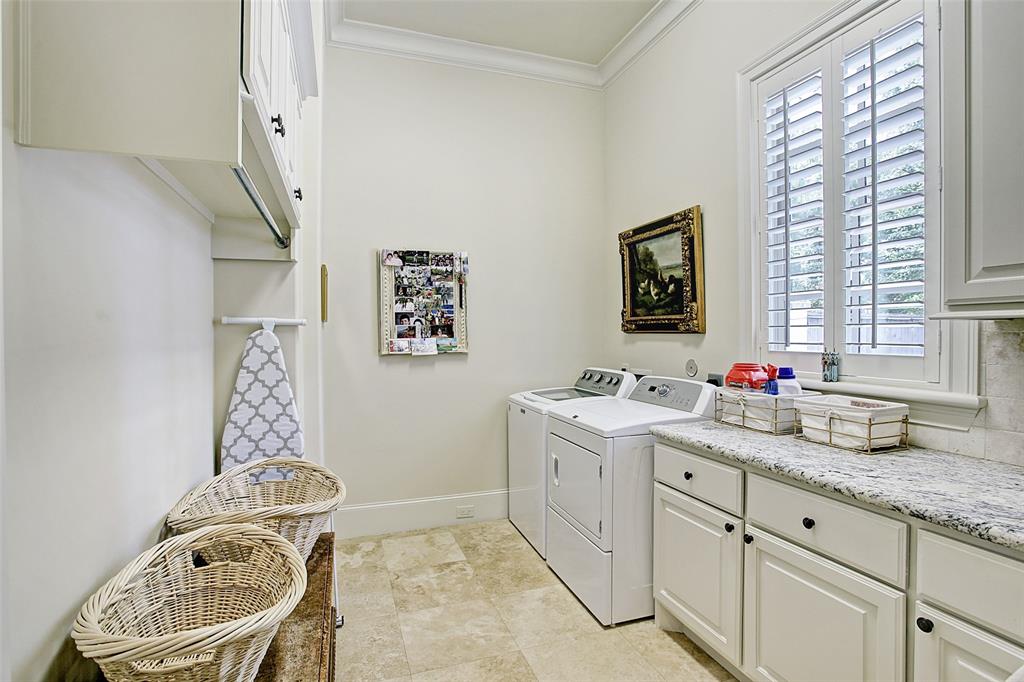 8406 2 Raylin Drive, Spring Valley Village, Texas 77055, 4 Bedrooms Bedrooms, 9 Rooms Rooms,3 BathroomsBathrooms,Single-family,For Sale,Raylin,72648337