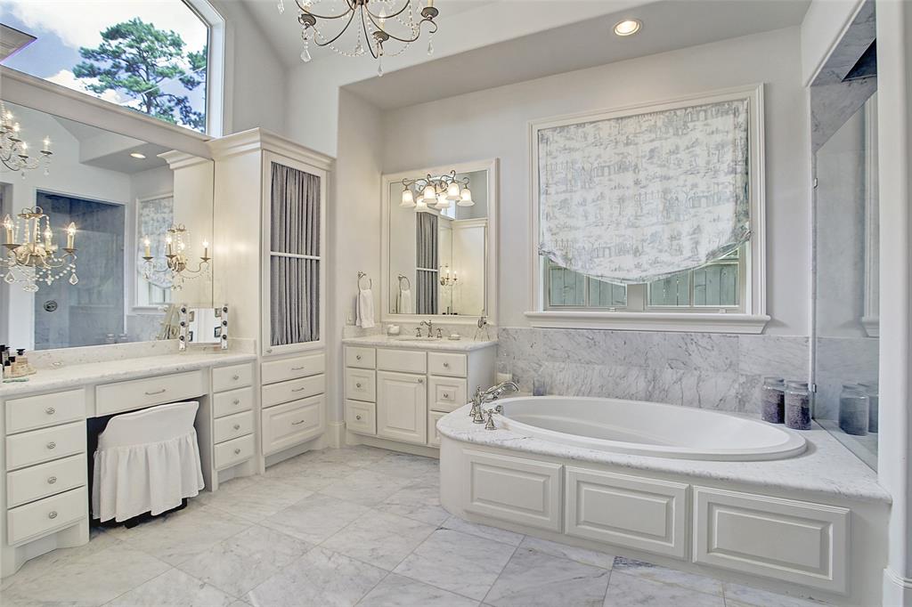 8406 2 Raylin Drive, Spring Valley Village, Texas 77055, 4 Bedrooms Bedrooms, 9 Rooms Rooms,3 BathroomsBathrooms,Single-family,For Sale,Raylin,72648337