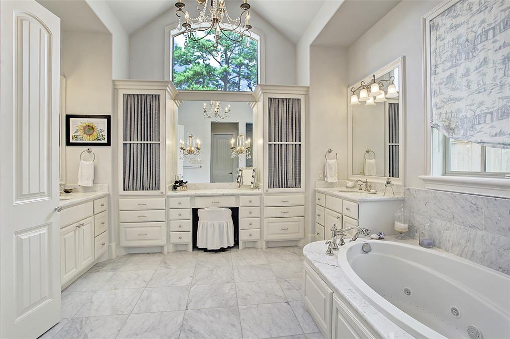 8406 2 Raylin Drive, Spring Valley Village, Texas 77055, 4 Bedrooms Bedrooms, 9 Rooms Rooms,3 BathroomsBathrooms,Single-family,For Sale,Raylin,72648337